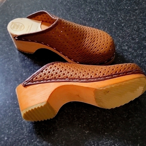 Wooden Sweeden Kids Clogs Bergs Mans Toffeln brown perforated leather new - Picture 16 of 16